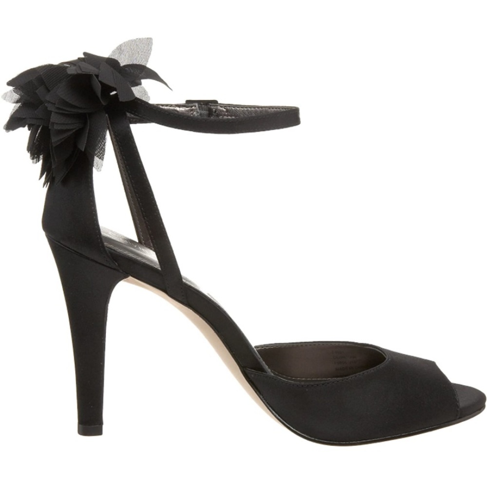 *New* in box Calvin Klein 100% “Olivia Satin” size 8M